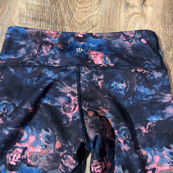 Lululemon tights. Size 6 - Picture 4 of 4